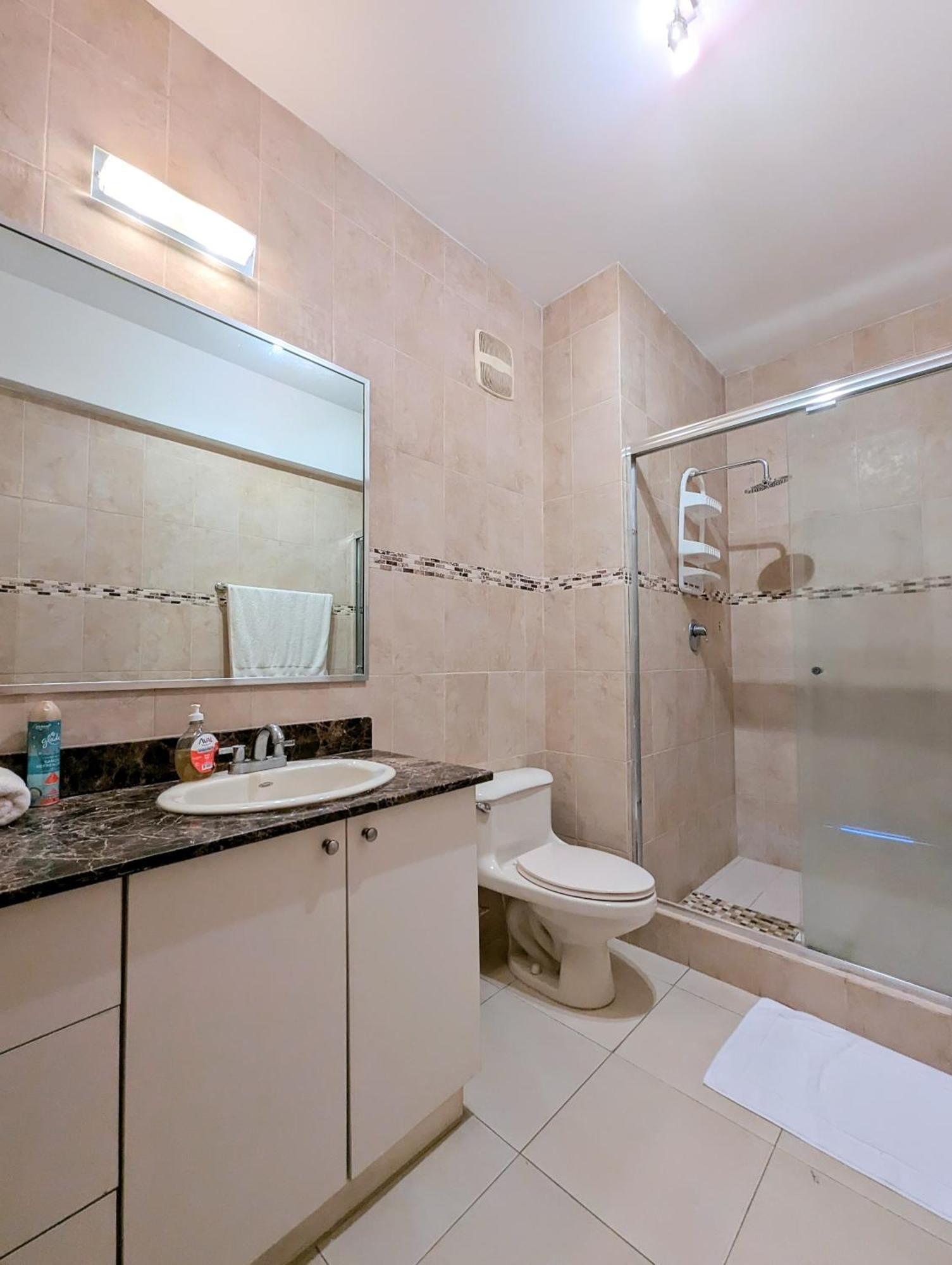 Yc 3602 L 2br En Av Balboa * Panama City