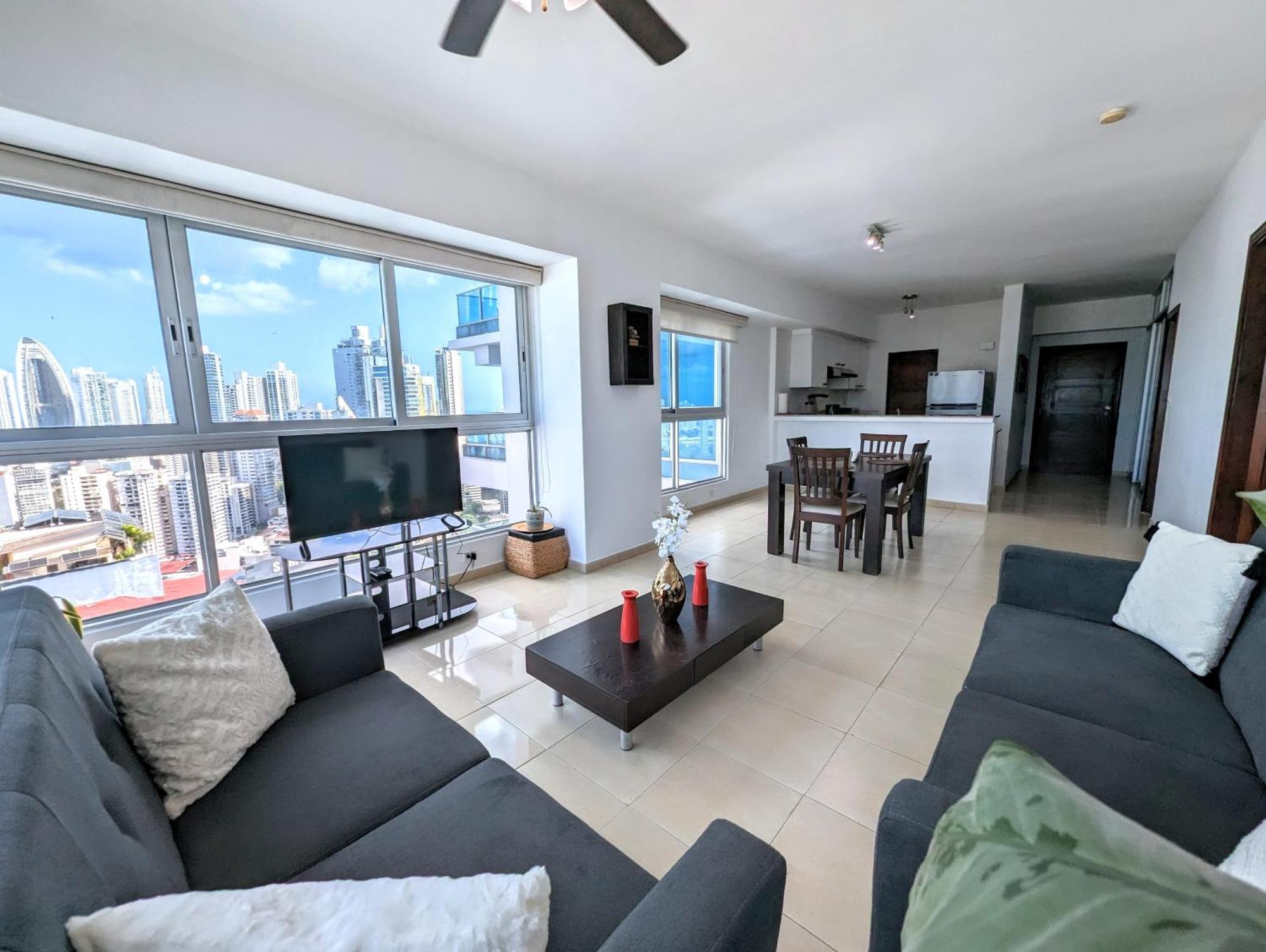 Yc 3602 L 2br En Av Balboa * Panama City
