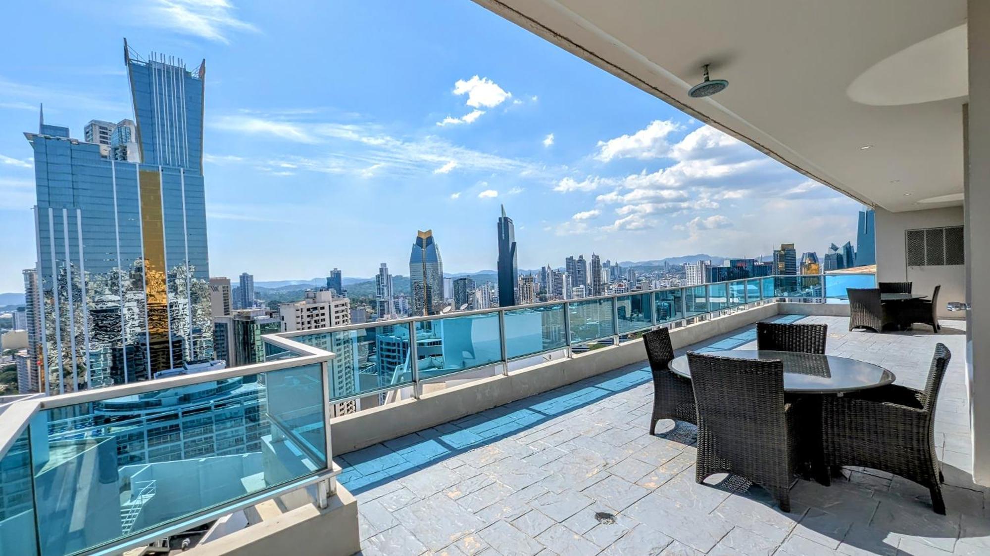 Yc 3602 L 2br En Av Balboa Apartment Panama City