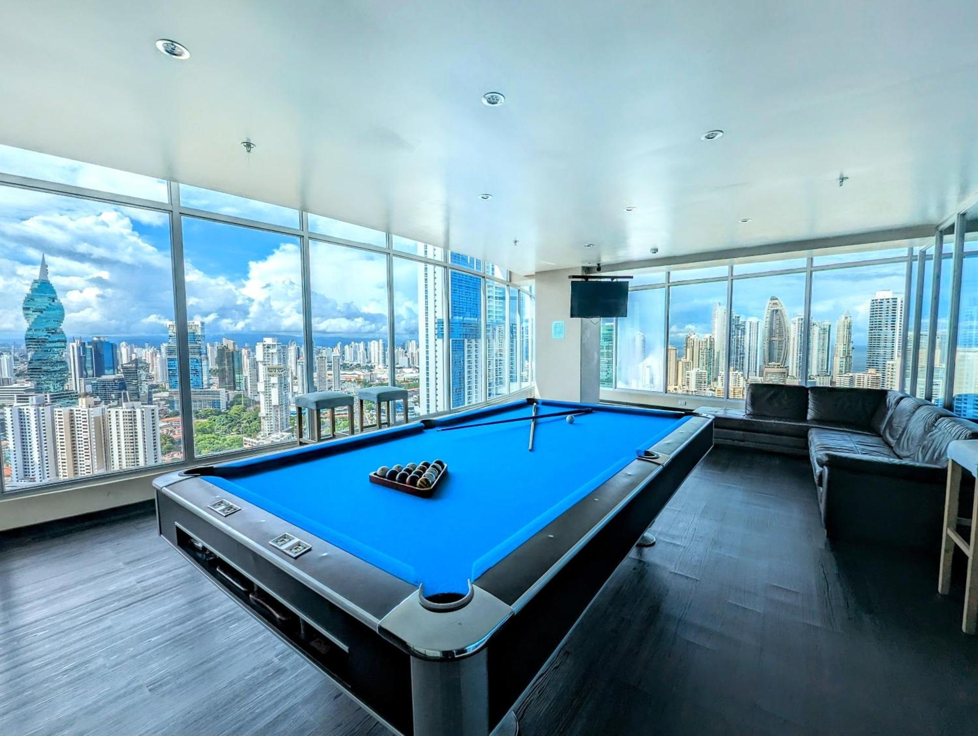 Yc 3602 L 2br En Av Balboa * Panama City